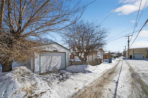 812 Goulding St, Winnipeg, MB 