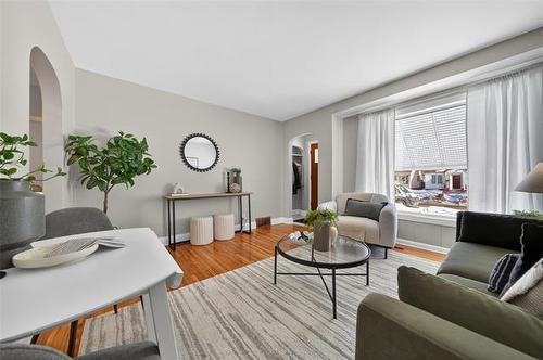 812 Goulding St, Winnipeg, MB 