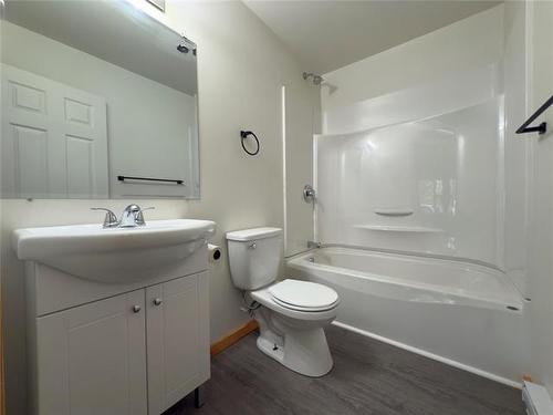 29 Mansfield Ave, Matlock, MB 