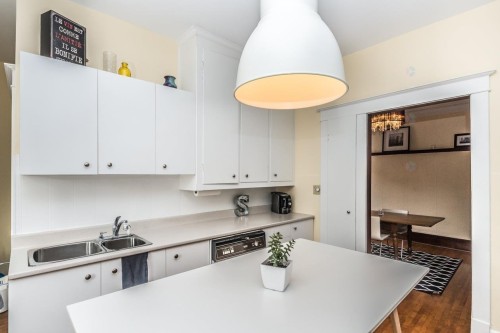 Kitchen - 2302 Av. Regent, Montréal (Côte-Des-Neiges/Notre-Dame-De-Grâce), QC - Indoor Photo Showing Kitchen With Double Sink