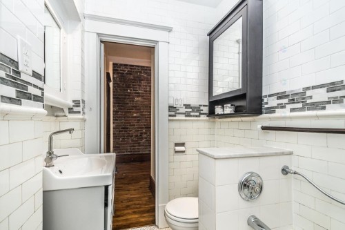 Bathroom - 2302 Av. Regent, Montréal (Côte-Des-Neiges/Notre-Dame-De-Grâce), QC - Indoor Photo Showing Bathroom