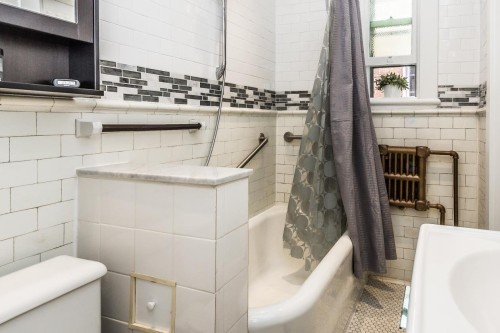 Bathroom - 2302 Av. Regent, Montréal (Côte-Des-Neiges/Notre-Dame-De-Grâce), QC - Indoor Photo Showing Bathroom