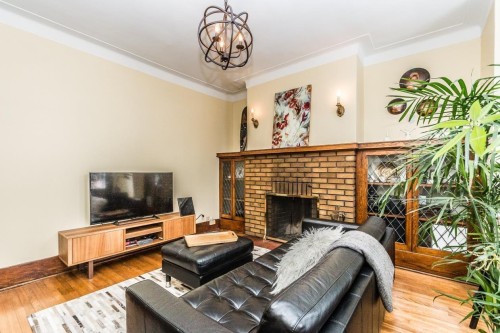 Living Room - 2302 Av. Regent, Montréal (Côte-Des-Neiges/Notre-Dame-De-Grâce), QC - Indoor Photo Showing Living Room With Fireplace