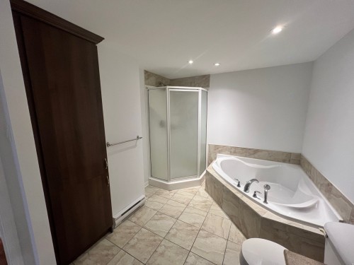 Salle de bains - 603-3330 Boul. Le Carrefour, Laval (Chomedey), QC - Indoor Photo Showing Bathroom