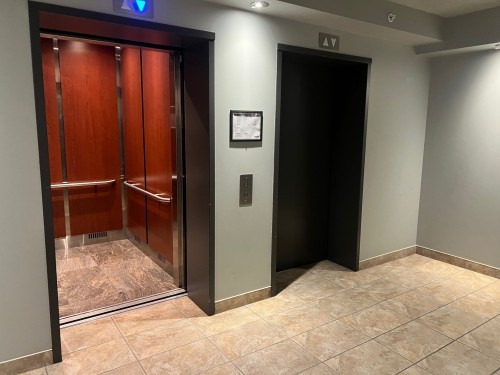 Ascenseur - 603-3330 Boul. Le Carrefour, Laval (Chomedey), QC - Indoor Photo Showing Other Room