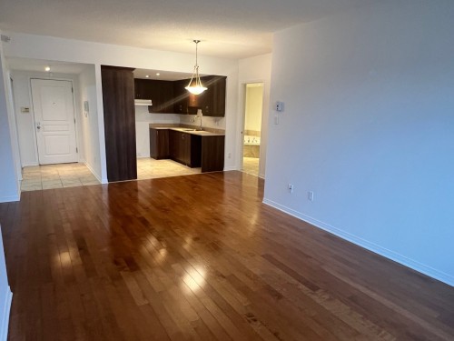 Salon - 603-3330 Boul. Le Carrefour, Laval (Chomedey), QC - Indoor Photo Showing Kitchen