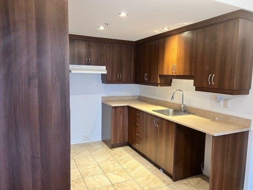 Cuisine - 603-3330 Boul. Le Carrefour, Laval (Chomedey), QC - Indoor Photo Showing Kitchen