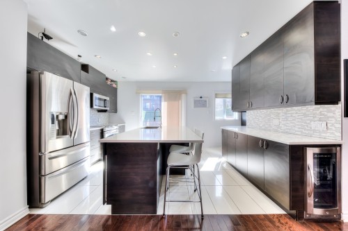 Cuisine - 404 Av. Mousseau-Vermette, Dorval, QC - Indoor Photo Showing Kitchen With Upgraded Kitchen