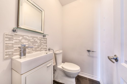 Salle d'eau - 404 Av. Mousseau-Vermette, Dorval, QC - Indoor Photo Showing Bathroom
