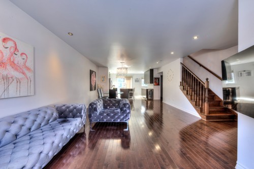 Salon - 404 Av. Mousseau-Vermette, Dorval, QC - Indoor Photo Showing Living Room