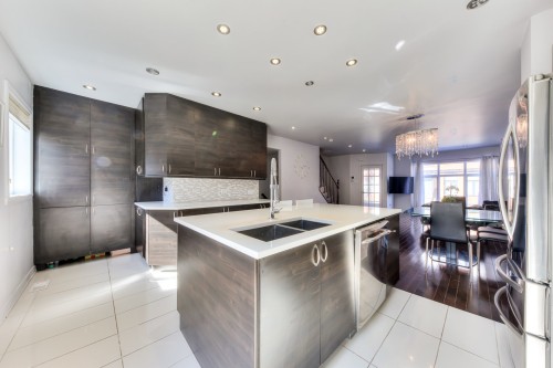 Cuisine - 404 Av. Mousseau-Vermette, Dorval, QC - Indoor Photo Showing Kitchen With Double Sink With Upgraded Kitchen