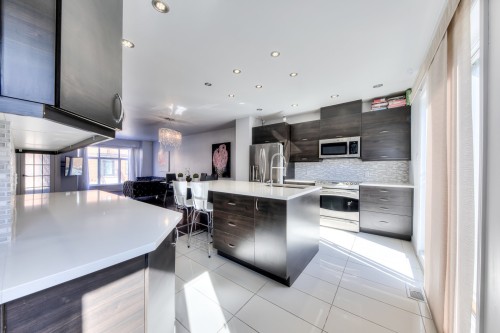 Cuisine - 404 Av. Mousseau-Vermette, Dorval, QC - Indoor Photo Showing Kitchen With Upgraded Kitchen