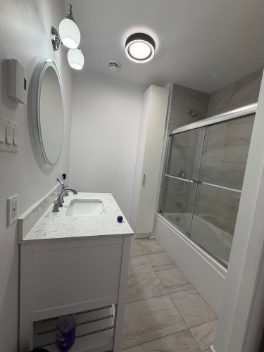 Bathroom - 6424 Av. Papineau, Montréal (Rosemont/La Petite-Patrie), QC - Indoor