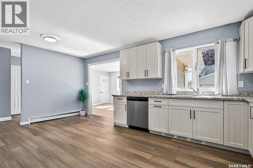 19 Buttercup Crescent Nw, Moose Jaw, SK - Indoor Photo Showing Kitchen With Stainless Steel Kitchen
