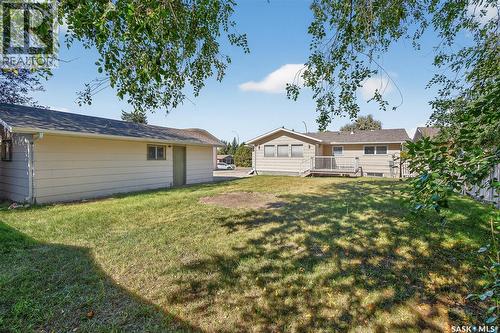 19 Buttercup Crescent Nw, Moose Jaw, SK - Outdoor With Deck Patio Veranda