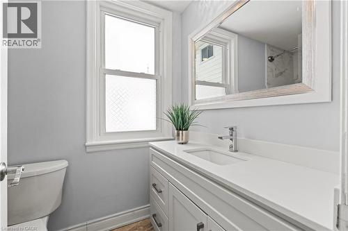 15 Millen Avenue, Hamilton, ON - Indoor Photo Showing Bathroom
