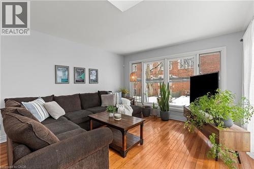 15 Millen Avenue, Hamilton, ON - Indoor Photo Showing Living Room