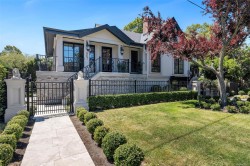 867 Victoria Ave Oak Bay, BC V8S 4N4