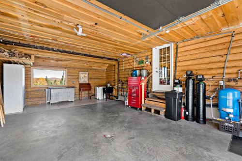 Garage - 4970 Boul. Fernand-Lafontaine, Rivière-Rouge, QC - Indoor Photo Showing Garage