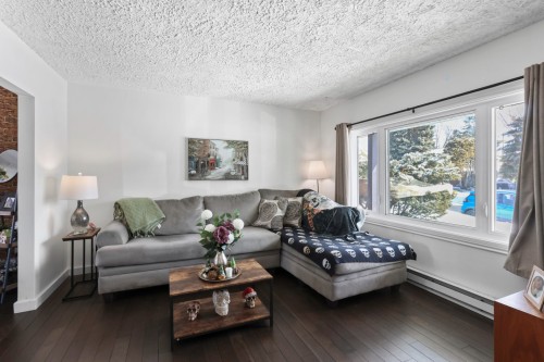 Salon - 361 Rue Grilli, Pincourt, QC - Indoor Photo Showing Living Room