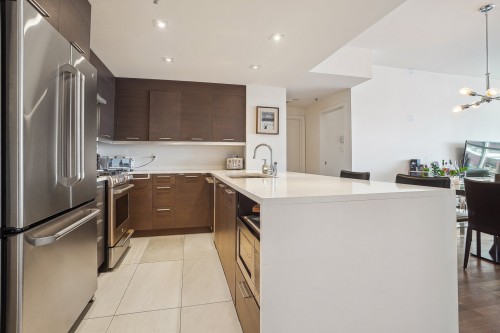 Cuisine - 605-865 Av. Plymouth, Mont-Royal, QC - Indoor Photo Showing Kitchen With Upgraded Kitchen