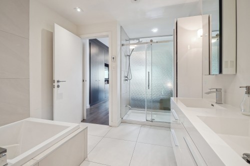 Salle de bains attenante à la CCP - 605-865 Av. Plymouth, Mont-Royal, QC - Indoor Photo Showing Bathroom