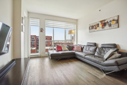 Salon - 605-865 Av. Plymouth, Mont-Royal, QC - Indoor Photo Showing Living Room