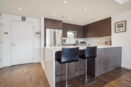 Cuisine - 605-865 Av. Plymouth, Mont-Royal, QC - Indoor Photo Showing Kitchen With Upgraded Kitchen