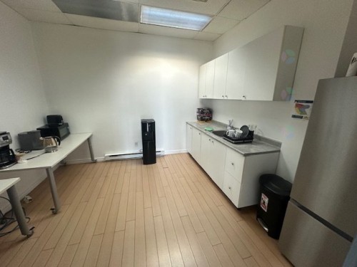 Cuisinette - Unit-B-8300 Rue St-Patrick, Montréal (Lasalle), QC - Indoor Photo Showing Office