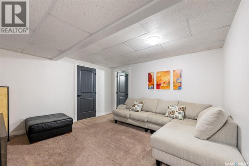 427 Carter Way, Saskatoon, SK - Indoor Photo Showing Living Room