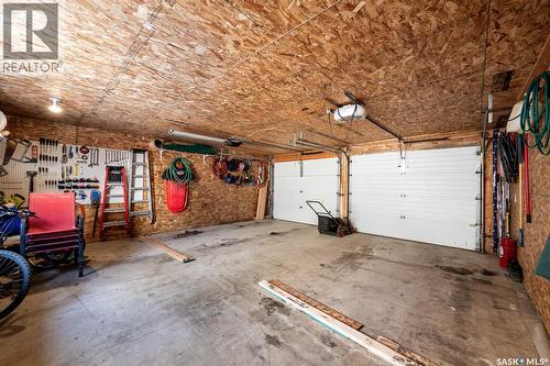 427 Carter Way, Saskatoon, SK - Indoor Photo Showing Garage