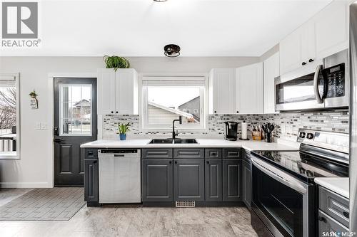427 Carter Way, Saskatoon, SK - Indoor Photo Showing Kitchen With Upgraded Kitchen