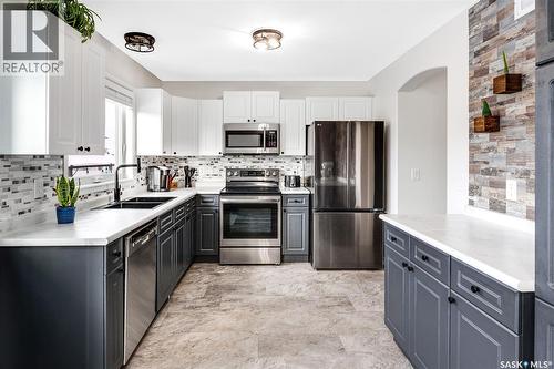 427 Carter Way, Saskatoon, SK - Indoor Photo Showing Kitchen With Double Sink With Upgraded Kitchen