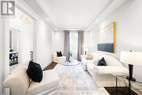 28 Chuck Ormsby Crescent, King, ON - Indoor Photo Showing Living Room