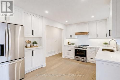 Virtually staged kitchen - 500 Selsey Drive, Mississauga, ON - Indoor Photo Showing Kitchen With Upgraded Kitchen