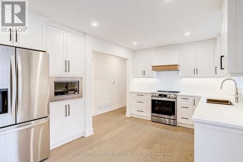 Kitchen - 500 Selsey Drive, Mississauga, ON - Indoor Photo Showing Kitchen With Double Sink With Upgraded Kitchen