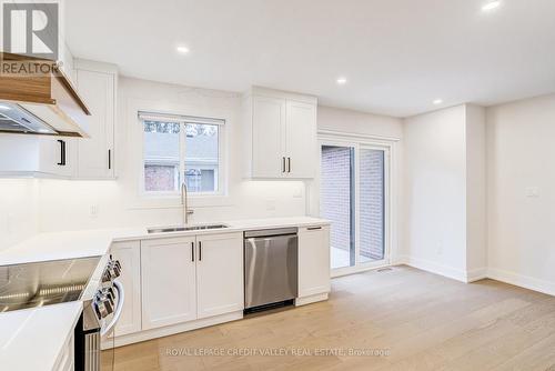 Kitchen - 500 Selsey Drive, Mississauga, ON - Indoor Photo Showing Kitchen