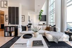 LPH22 - 21 NELSON STREET  Toronto, ON M5V 1T8