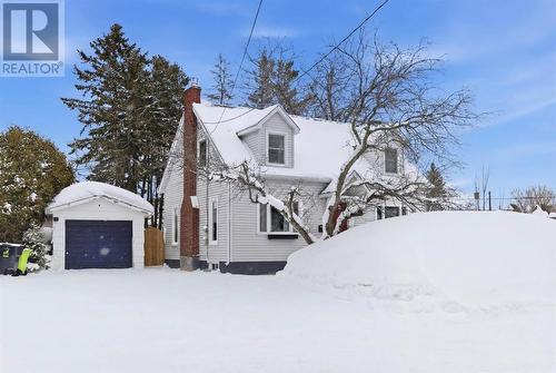 32 Salisbury AVE  Sault Ste. Marie, ON P6B 1L7