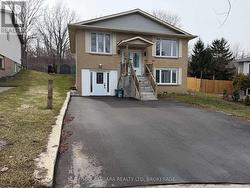 LOWER - 42 HEMLOCK STREET St. Catharines (Burleigh Hill), ON L2T 4B7