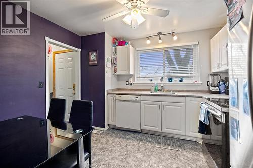 5557 Coronation, Windsor, ON - Indoor Photo Showing Kitchen