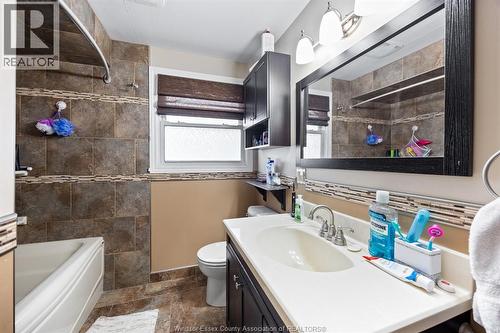 5557 Coronation, Windsor, ON - Indoor Photo Showing Bathroom
