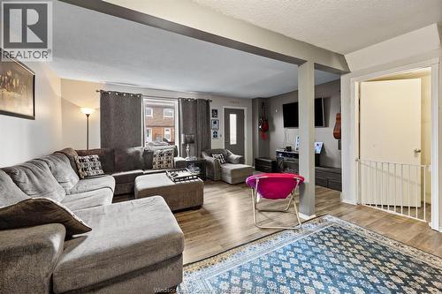 5557 Coronation, Windsor, ON - Indoor Photo Showing Living Room