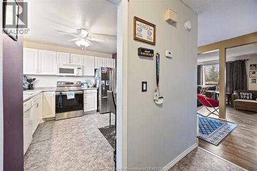 5557 Coronation, Windsor, ON - Indoor Photo Showing Kitchen
