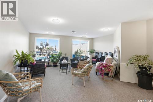 311 227 Pinehouse Drive, Saskatoon, SK - Indoor Photo Showing Living Room