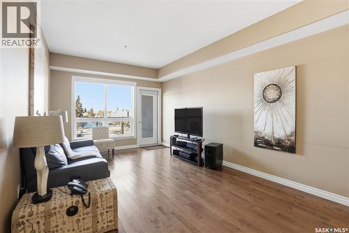 311 227 Pinehouse Drive, Saskatoon, SK - Indoor Photo Showing Living Room
