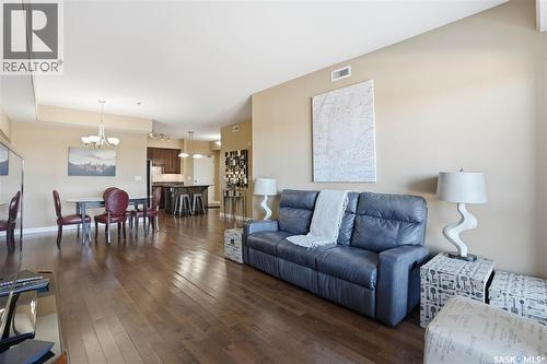 311 227 Pinehouse Drive, Saskatoon, SK - Indoor Photo Showing Living Room