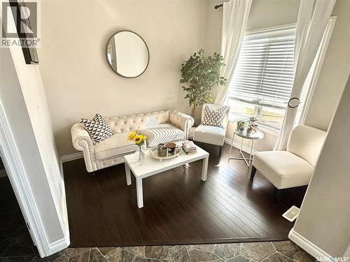 104 Atton Crescent, Saskatoon, SK - Indoor Photo Showing Living Room