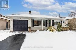 27 BOURNVILLE DRIVE  Toronto, ON M1E 1C3