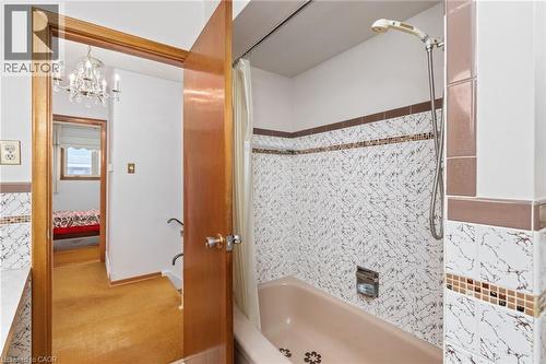 33 Orlanda Road, Hamilton, ON - Indoor Photo Showing Bathroom